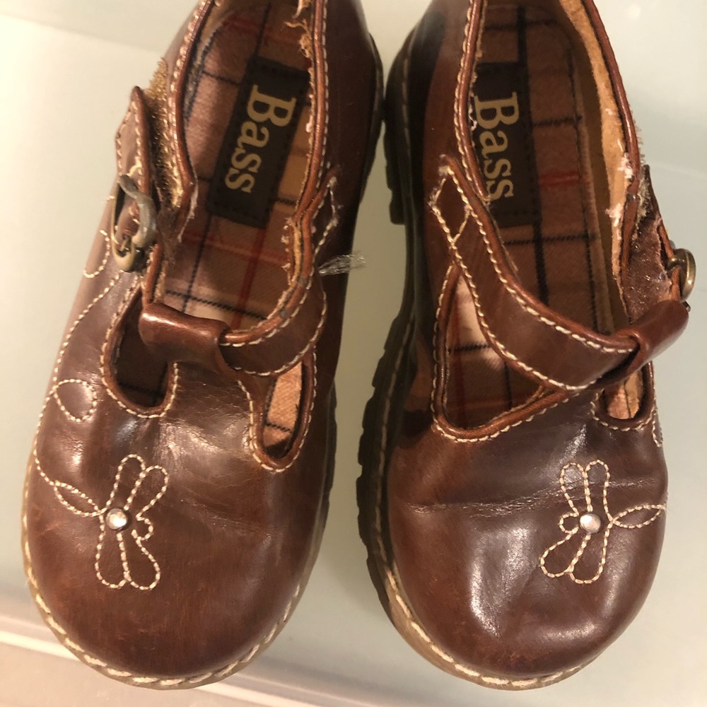 Classic uniform oxfords by Bass